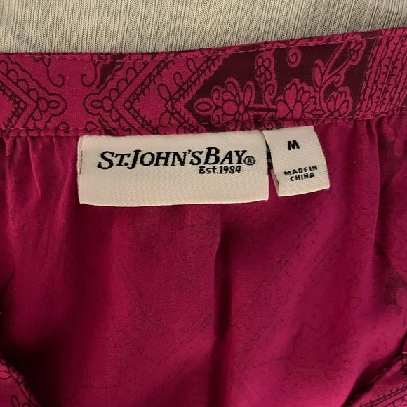 EUC St.John's Bay Women's Raspberry Blouse Floral LS V Neck Elastic Waist - Picture 4 of 7